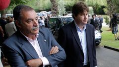 El presidente de Alternativa dos Veci�os y diputado provincial, �ngel Garc�a Seoane, y el alcalde de Arteixo, Carlos Calvelo, en una imagen de archivo.