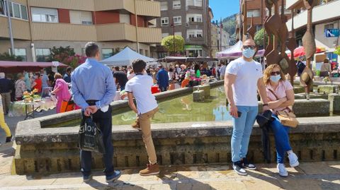 La Festa dos Maios de O Barco incluy una feria de artesana