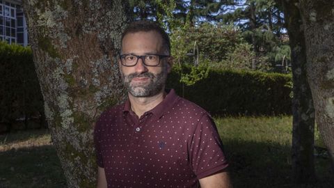 Dominic Roy�, en el exterior de la sede de Santiago de la Misi�n Biol�gica de Galicia del CSIC.