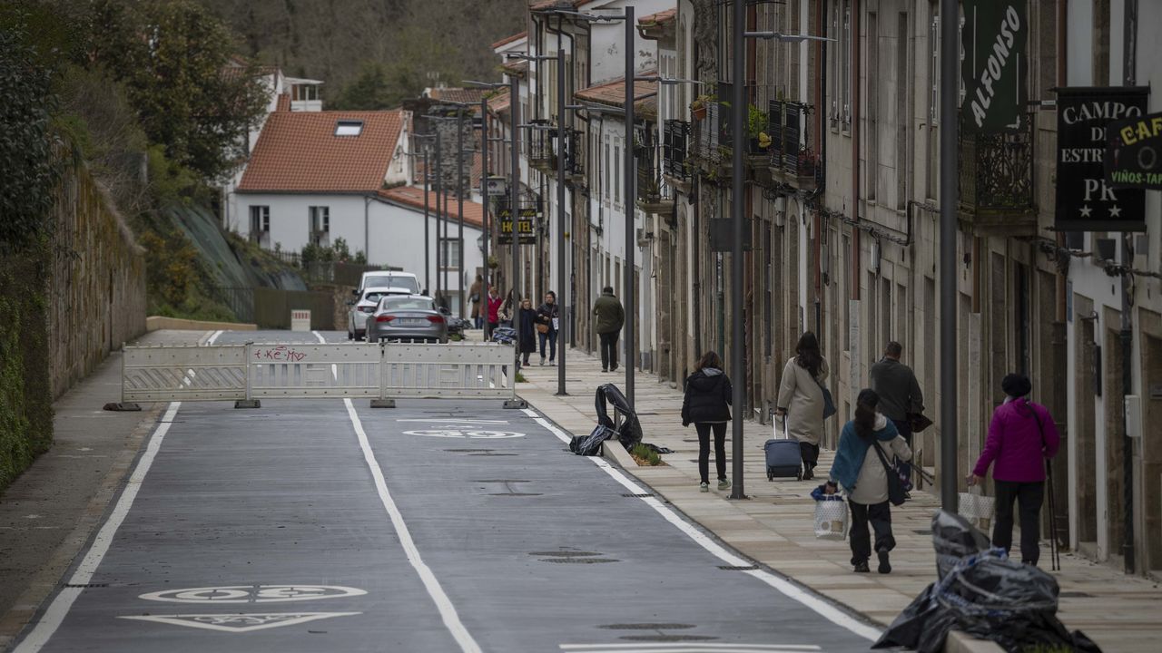 Pobal Rua La rúa Pombal abre hoy al tráfico sin el regreso del autobús urbano