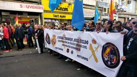 Polic�as y guardias civiles asturianos en la manifestaci�n de Madrid por la equiparaci�n salarial