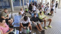 Colas en las oficinas de A Malata para la visita del Racing a Oviedo en agosto.