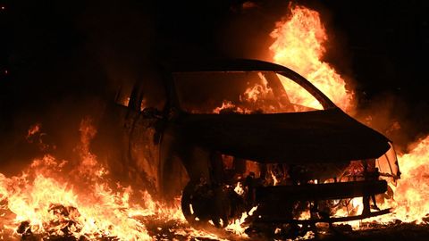 Tercera noche de disturbios en Francia por la muerte de un joven a manos de la polic�a