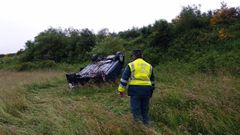 El coche volc� tras salirse de la v�a