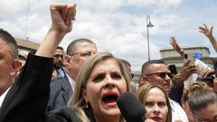 La presidenta Lara Fern�ndez en la calle.