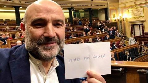 El diputado del BNG en el Congreso, N�stor Rego, se abstiene en la votaci�n a Batet para la presidencia de la C�mara baja.