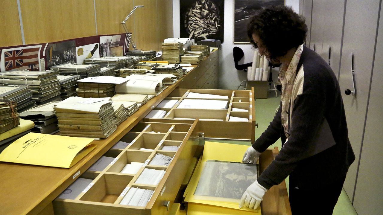 El Puerto de Vigo traslada su archivo histórico de 60.000 piezas para ponerlo en valor