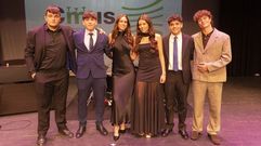 Alumnos de profesional graduados onte no Conservatorio de Carballo
