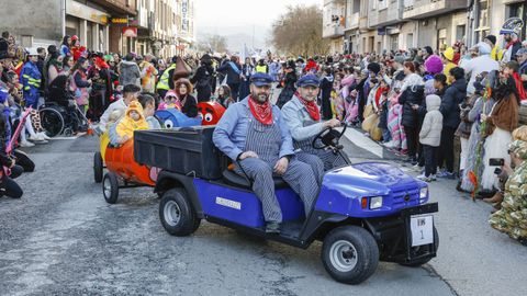 Gran desfile en Xinzo de Limia en el d�a grande del entroido