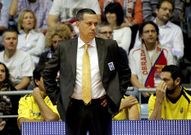 Alejandro Mart�nez encara su d�cima temporada en el banquillo del C.B. Canarias.