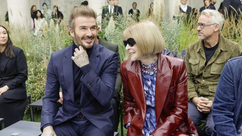 Davd Beckham junto a Anna Wintour, durante uno de los desfiles de la Milan Fashion Week