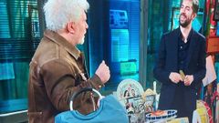 La fuente de Sargadelos con Almod�var en La Revuelta