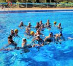 Los alumnos con la jugadora  Mar�a Casado. 