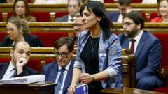 La líder de Aliança Catalana, Silvia Orriols, luciendo una chapa con la bandera de Israel en un pleno del Parlamento de Cataluña.