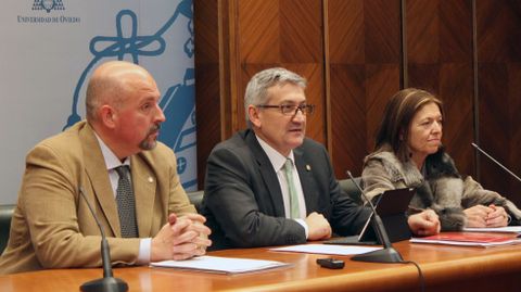 El rector, Santiago Garc�a Granda, con la vicerrectora de Estudiantes, Elisa Migu�lez, y el vicerrector de Extensi�n Universitaria y Proyecci�n Internacional, Francisco Jos� Borge.El rector, Santiago Garc�a Granda, con la vicerrectora de Estudiantes, Elisa Migu�lez, y el vicerrector de Extensi�n Universitaria y Proyecci�n Internacional, Francisco Jos� Borge