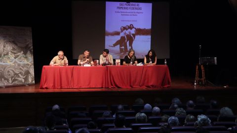 PRESENTACION DEL LIBRO DAS PIONEIRAS AS PRIMEIRAS FEDERADAS DE ANTON RODRIGUEZ GALLARDO EN LA CASA DE CULTURA