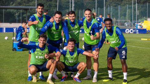 De izquierda a derecha, fila de arriba: Pomares, Borja Snchez, Lucas y Paraschiv. Fila de abajo: Luengo y Dotor