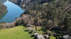 Una aldea entera con embarcadero privado busca due�o en Asturias