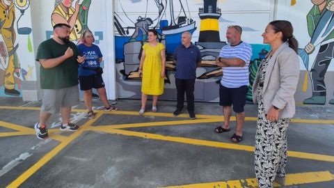 Marta Villaverde, con representantes del sector pesquero de Burela