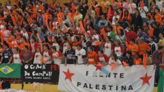 La peña del Burela FS Frente Palestina, durante un partido contra el Guadalajara en el 2006.