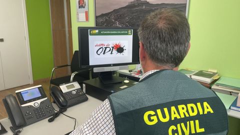 Uno de los investigadores de los equipos de respuesta contra los delitos de odio de la Guardia Civil.