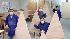 Usuarios del centro muestran el trabajo realizado para el comedor de Zara Log�stica