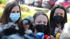 La consejera de Derechos Sociales y Bienestar del Principado, Melania �lvarez, y la ministra de Derechos Sociales y Agenda 2030, Ione Belarra, atienden a los medios de comunicaci�n