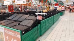 Lineal de frutas y verduras de Alcampo totalmente vac�o