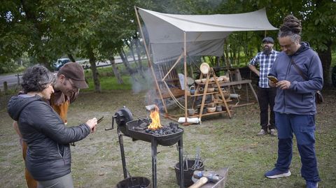 La feria de artesanía de Triacastela incluyó de nuevo demostraciones en vivo