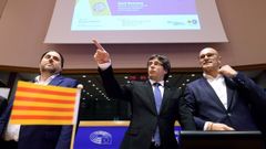 Carles Puigdemont, Oriol Junqueras  y Ral Romeva en un acto del Diplocat en Blgica