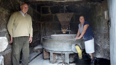 Jos� Garc�a Fern�ndez y Maria Rey, responsables del molino de Bealo