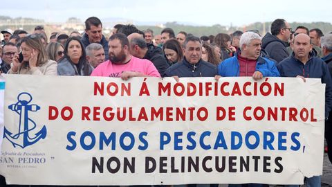Concentraci�n en Ribeira, el 19 de enero del 2026, por los nuevos controles a la pesca de bajura.