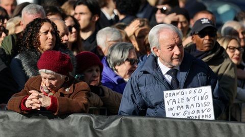 Ciudadanos despidiendo al dise�ador