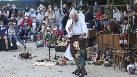 Actuacin de la compaa Plansjet en el festival Galicreques, en Santiago.