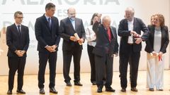 Xesus Alonso Montero, presidente de la Real Academia Galega y represaliado, recibi una de las medallas como represaliado durante el franquismo.
