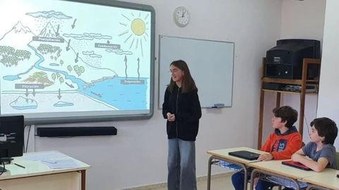 El alumnado est aprendiendo lenguaje Scratch.