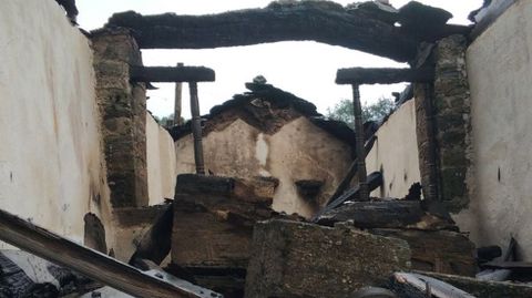 La capilla de Cornollo despu�s del fuego