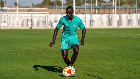Mamadou Lamine Gueye, en su etapa como juvenil en el Real Betis Balompi.