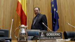 El ministro de Transportes, Movilidad y Agenda Urbana, Jos� Luis �balos, momentos antes de comparecer en el Congreso