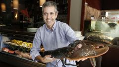 Berto Dom�nguez, que ha donado una mariscada para dos en su restaurante de O Grove