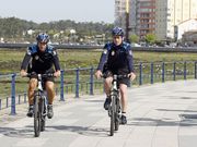 <span lang= es-es >Como en Cambados</span>. El Concello de Vilagarc�a quiere copiar el modelo que ya implant� Cambados -aunque ahora no funciona- y evitar as� el deterioro que supone para el paseo el paso de los veh�culos policiales, adem�s de reforzar la imagen de cercan�a al ciudadano. 