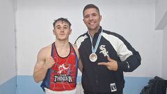Santiago, con Miguel Prado, tras ganar el auton�mico.