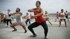 Zumba en la playa (Riazor, en este caso)