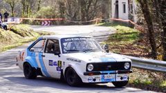 Xes�s Ferreiro y Xavier Anido con su Ford Escort