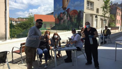 Bego�a Fern�ndez, de La +, en la rua O Repicho de Santa Cruz