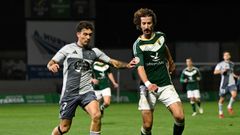 lvaro Juan y Javi Barrio en el choque entre el Cacereo y el Racing de Ferrol
