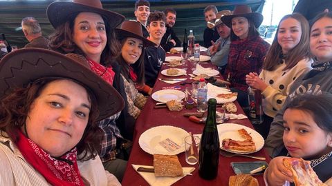 Participantes en la comida que tuvo lugar el sábado en Bóveda
