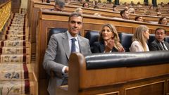 El presidente del Gobierno, Pedro S�nchez, y la vicepresidenta segunda y ministra de Trabajo y Econom�a Social, Yolanda D�az, durante la sesi�n plenaria en la que se vot� el 2 de octubre los decretos en materia de vivienda