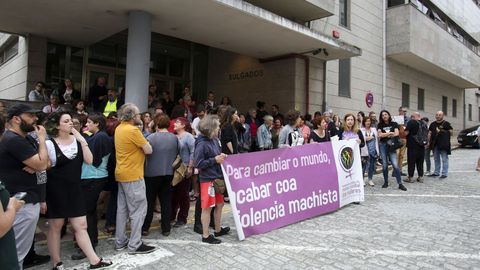 Concentración en Ferrol contra la libertad provisional de La Manada