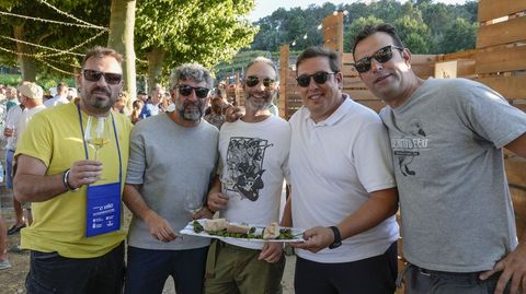 Asistentes a O Viño, un compañeiro de vida en Beade.